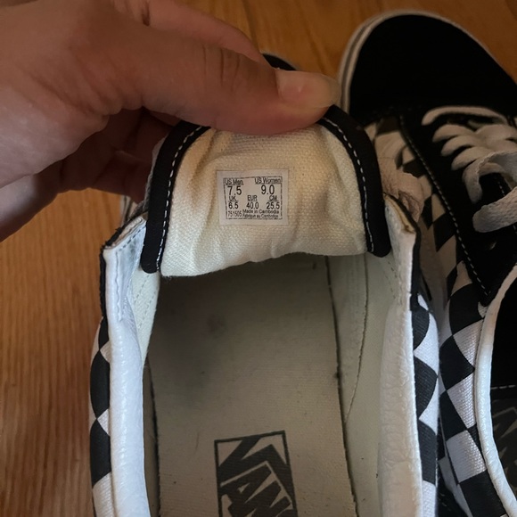 Vans Monochrome Checkered Sneakers - Picture 2 of 4
